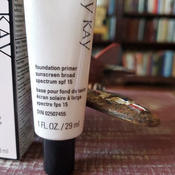Foundation Primer Sunscreen SPF 15 - Mary Kay Exclusive - Picture 3 of 7